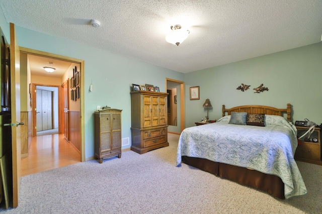 2506 Woodridge Ln, Brainerd, MN 56401 - bedroom featuring carpet flooring and a textured ceiling