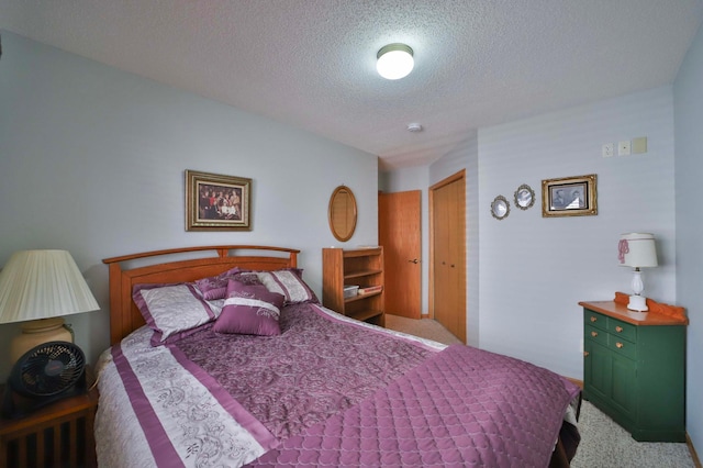 2506 Woodridge Ln, Brainerd, MN 56401 - bedroom with carpet floors and a textured ceiling
