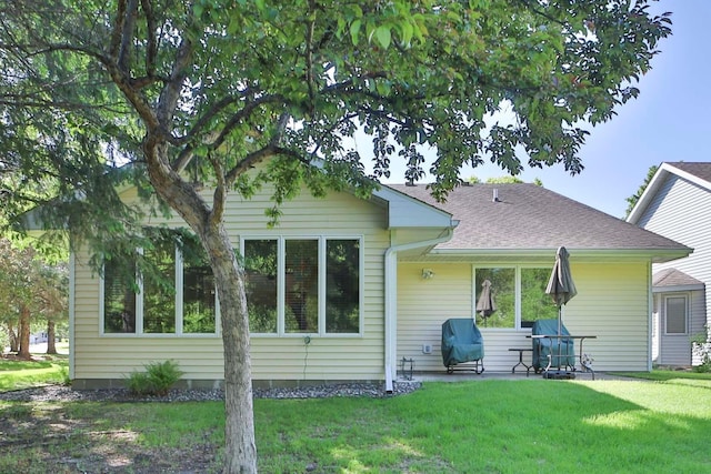 2506 Woodridge Ln, Brainerd, MN 56401 - back of house featuring a lawn and a shingled roof