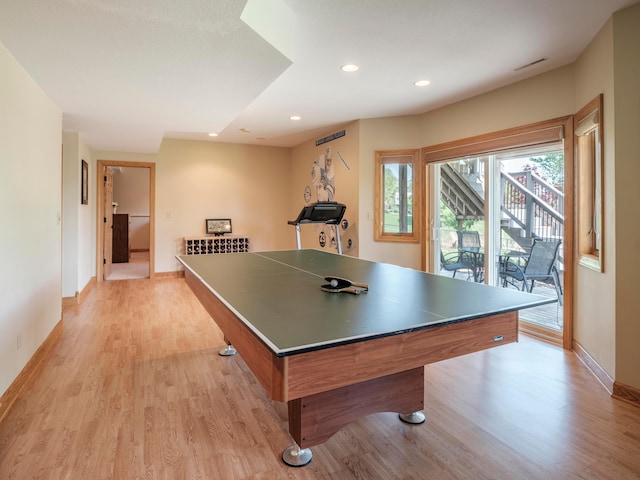recreation room featuring light wood-style floors, baseboards, and recessed lighting