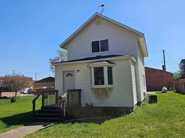 2729 King Ave, Slayton, MN 56172 - view of front of home featuring a front yard and central AC