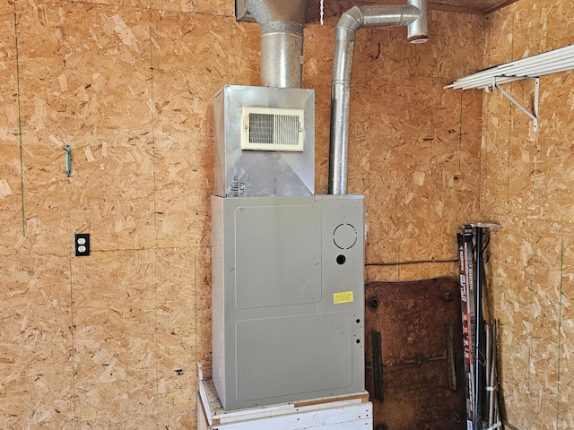 2729 King Ave, Slayton, MN 56172 - view of utility room