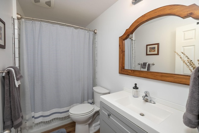 802 10th St NE, Kasson, MN 55944 - full bath with toilet, vanity, and a shower with curtain