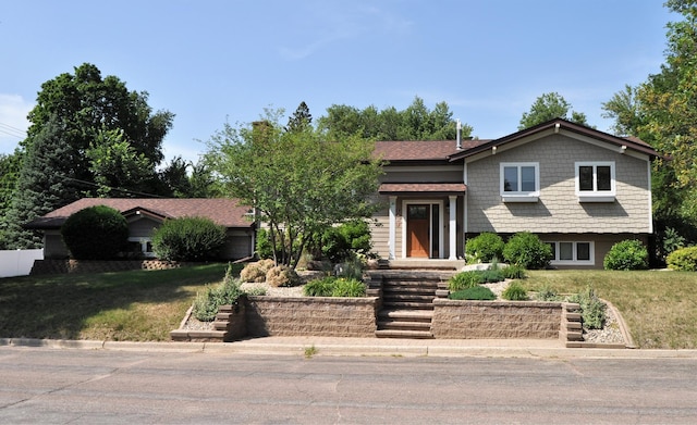 1401 5th St, Montevideo, MN 56265 - tri-level home featuring a front lawn