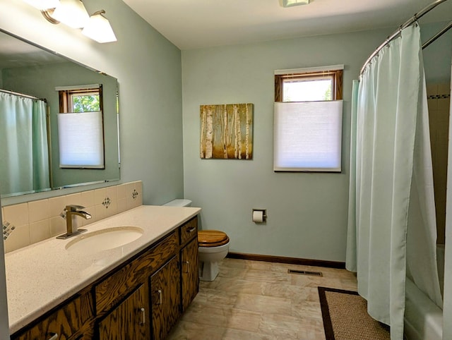 1401 5th St, Montevideo, MN 56265 - bathroom featuring tasteful backsplash, toilet, vanity, baseboards, and a shower with shower curtain