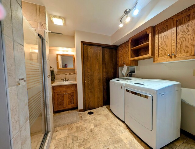 1401 5th St, Montevideo, MN 56265 - laundry room with independent washer and dryer
