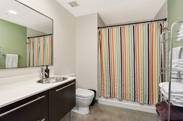 full bathroom with vanity, toilet, shower / bath combo with shower curtain, and recessed lighting