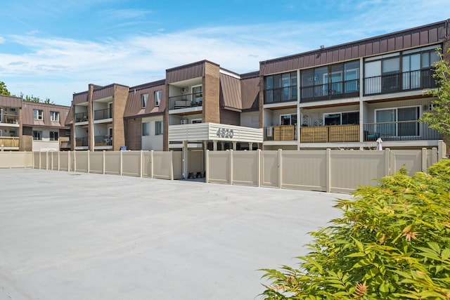 4820 Park Commons Dr Unit 329, Saint Louis Park, MN 55416 - view of building exterior