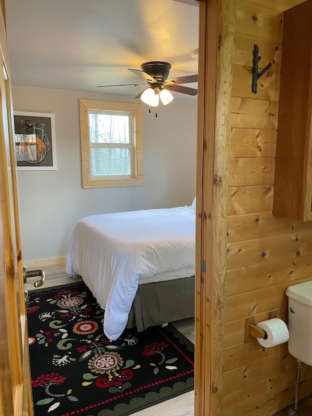 bedroom with baseboards and a ceiling fan