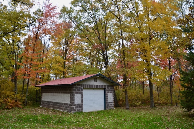 view of detached garage