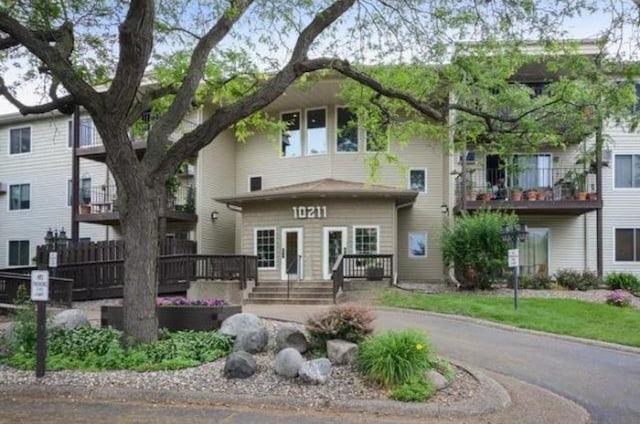 10211 Cedar Lake Rd Unit 105, Minnetonka, MN 55305 - photo 1