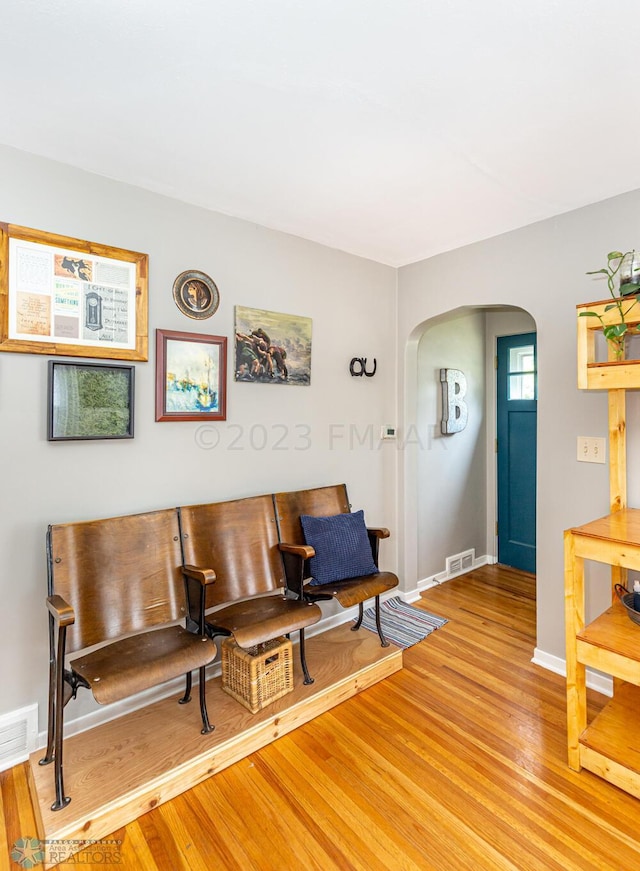 1538 10th St N, Fargo, ND 58102 - living area featuring arched walkways, light wood-style floors, and baseboards