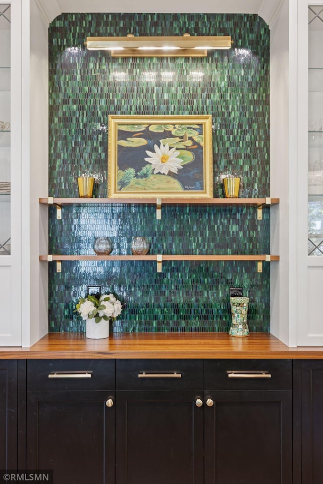 46 Crocus Pl, Saint Paul, MN 55102 - view of indoor dry bar