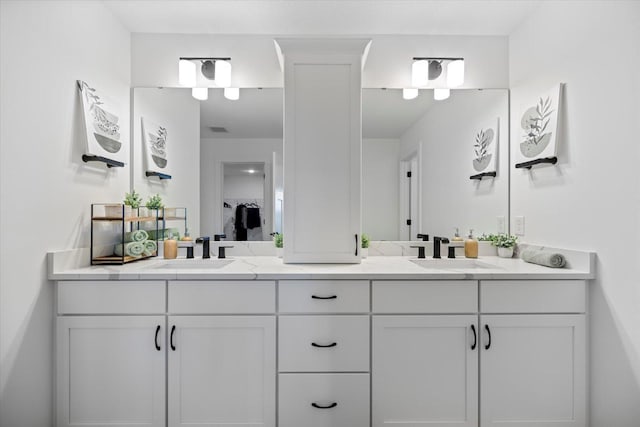 10082 Arrowwood Trl, Woodbury, MN 55129 - full bath featuring double vanity