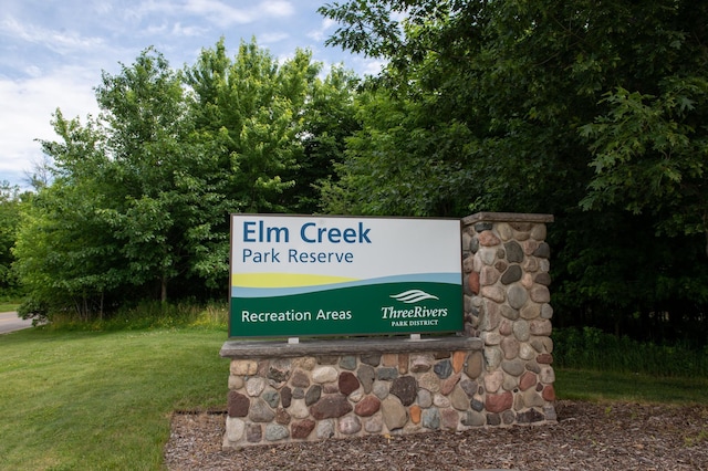 community / neighborhood sign with a lawn