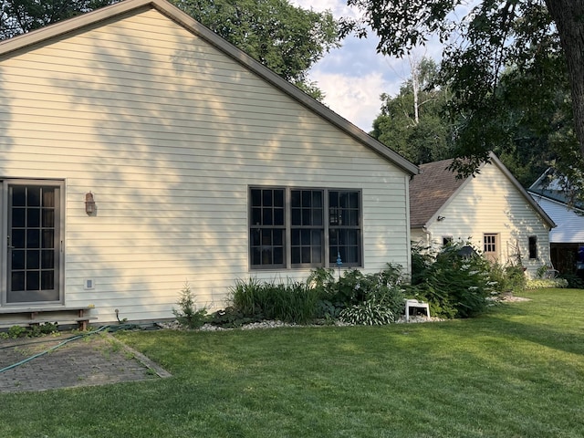 617 9th St, Montevideo, MN 56265 - view of side of property featuring a lawn