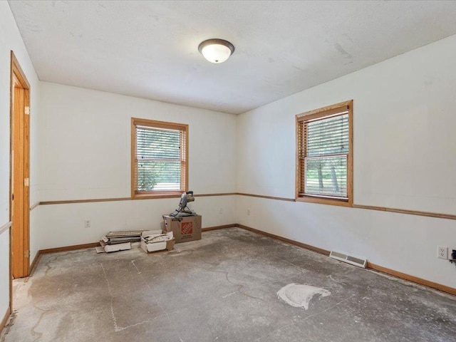 30703 Lakeview Dr, Breezy Point, MN 56472 - spare room with baseboards