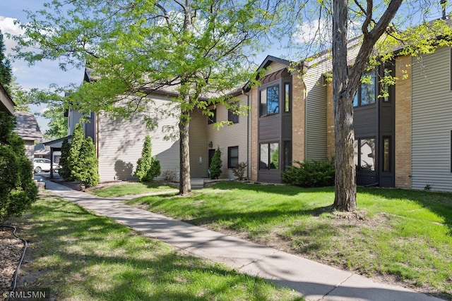11031 Oregon Cir Unit 58, Bloomington, MN 55438 - view of front facade with a front yard