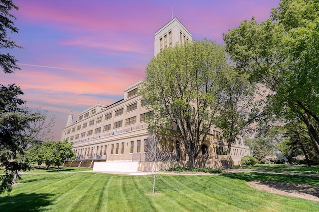 730 Stinson Blvd Unit 406, Minneapolis, MN 55413 - view of property at dusk