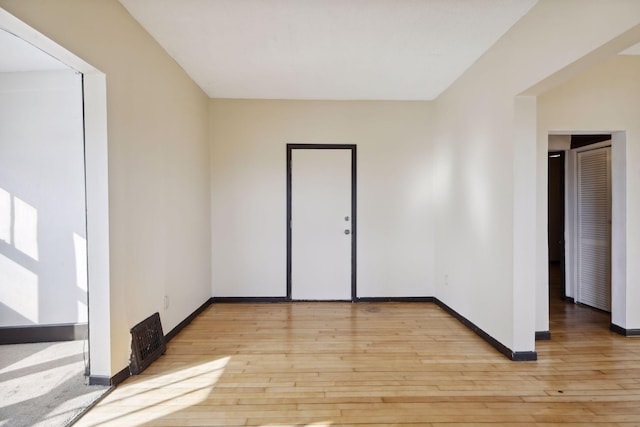 1264 Snelling Ave N, Saint Paul, MN 55108 - empty room featuring light wood-style flooring and baseboards