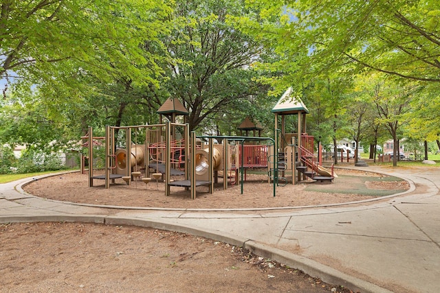 1264 Snelling Ave N, Saint Paul, MN 55108 - community play area featuring heating fuel
