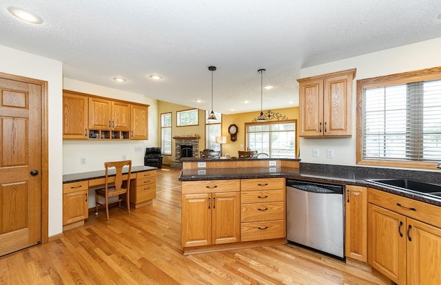 kitchen featuring dishwasher, a peninsula, light wood finished floors, a sink, and recessed lighting