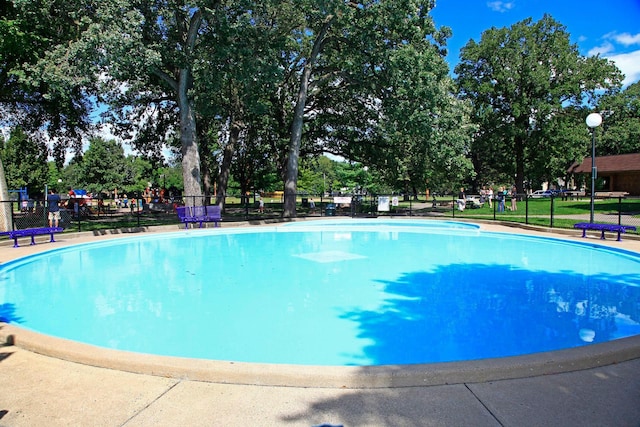 swimming pool featuring fence