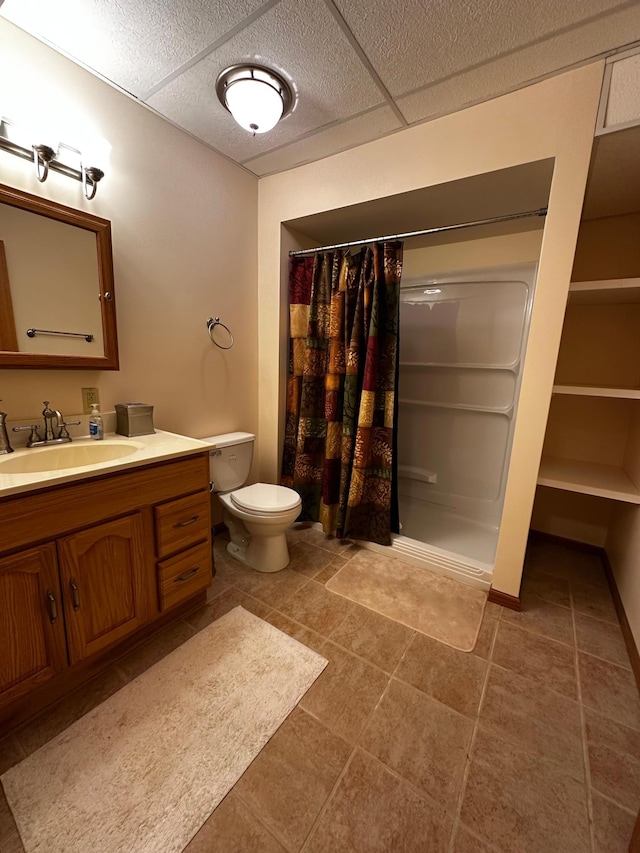 326 5th St NE, Crosby, MN 56441 - bathroom featuring vanity, curtained shower, toilet, and tile patterned flooring