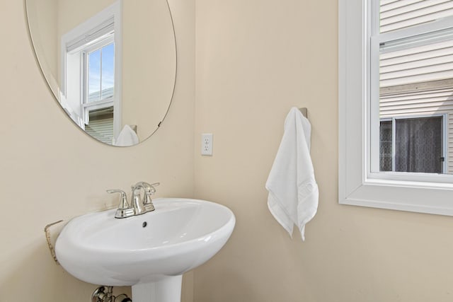 5024 Humboldt Ln N, Minneapolis, MN 55430 - bathroom featuring a sink