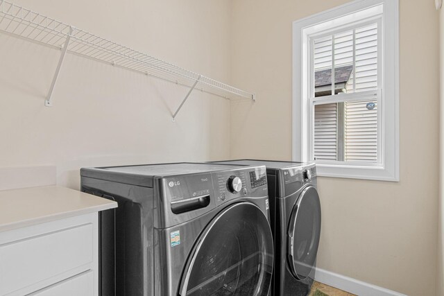 5024 Humboldt Ln N, Minneapolis, MN 55430 - laundry room featuring washing machine and clothes dryer and baseboards