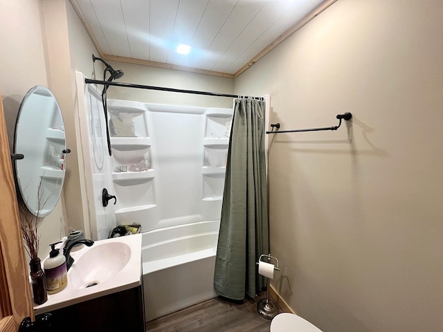 36974 320th St, Aitkin, MN 56431 - bathroom with wood finished floors, shower / bath combo with shower curtain, and vanity