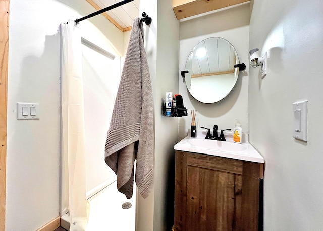 36974 320th St, Aitkin, MN 56431 - full bathroom featuring a shower with curtain and vanity