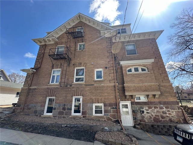 215 5th St S, Montevideo, MN 56265 - view of building exterior