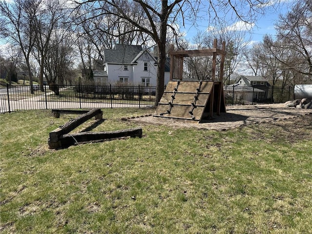 215 5th St S, Montevideo, MN 56265 - view of yard
