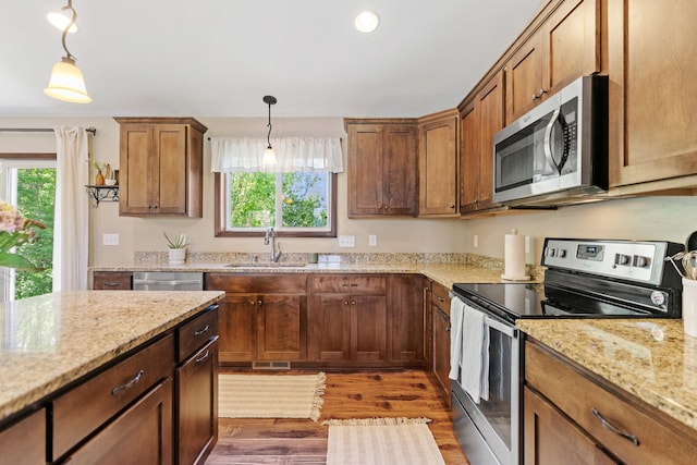 805 Cologne Ln, Waverly, MN 55390 - kitchen featuring stainless steel appliances, a sink, healthy amount of natural light, dark wood-style floors, and recessed lighting