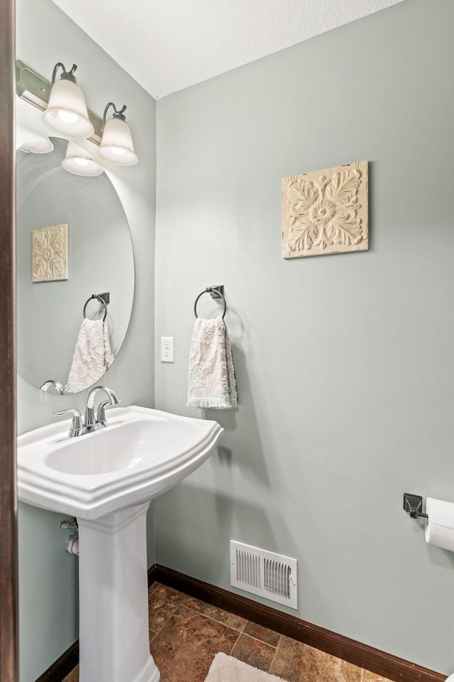 805 Cologne Ln, Waverly, MN 55390 - bathroom featuring baseboards and a sink