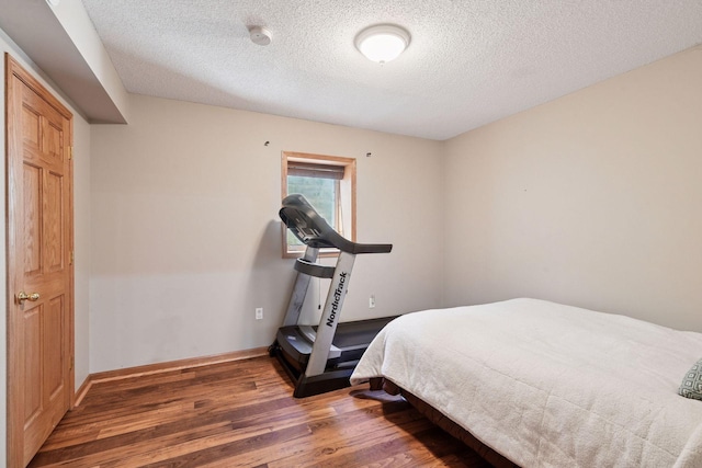 1780 Quail Dr, Shakopee, MN 55379 - bedroom featuring wood finished floors, a textured ceiling, and baseboards