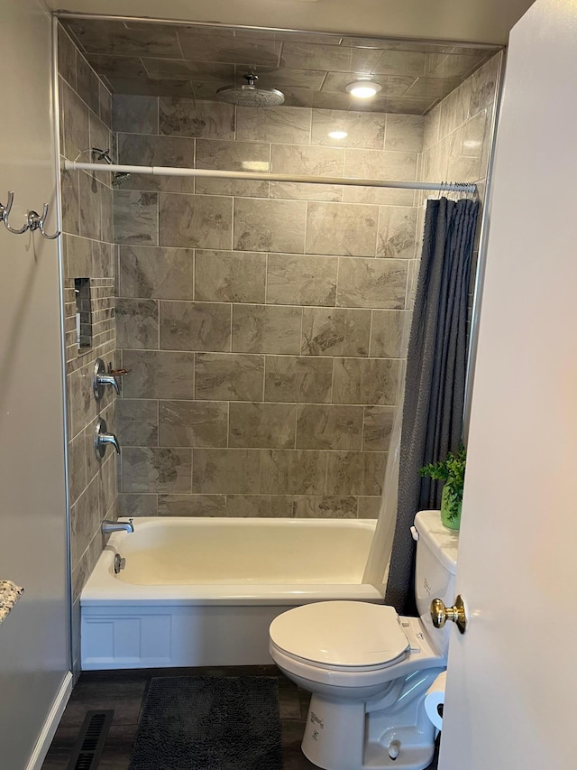 603 Main Ave N, Roseau, MN 56751 - bathroom with shower / tub combo, toilet, and wood finished floors