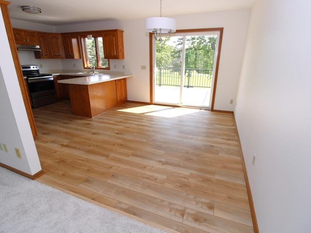 538 Nordic Ln, Troy Twp, WI 54016 - kitchen with electric range, under cabinet range hood, a peninsula, a sink, and light countertops