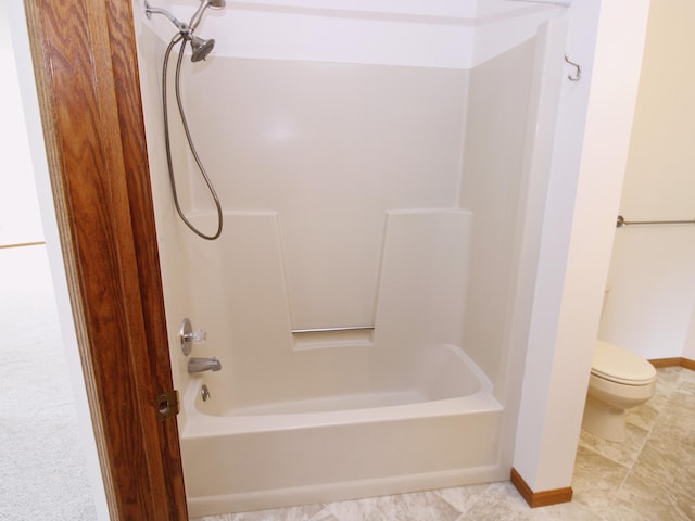 538 Nordic Ln, Troy Twp, WI 54016 - full bath with toilet, shower / tub combination, and baseboards