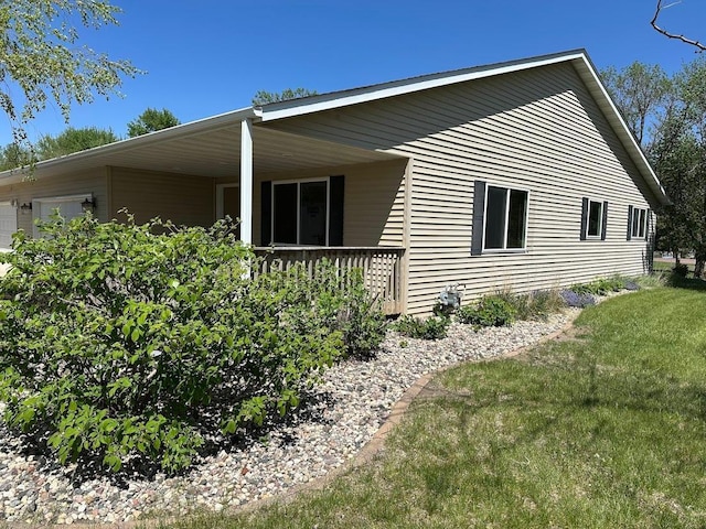 413 River Bluff Dr, Windom, MN 56101 - view of property exterior featuring a lawn and an attached garage