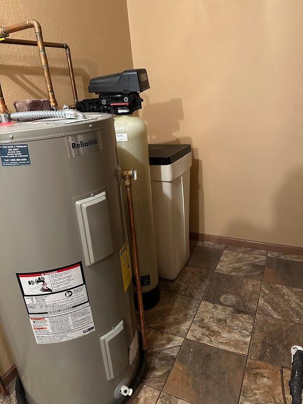 413 River Bluff Dr, Windom, MN 56101 - utilities featuring electric water heater