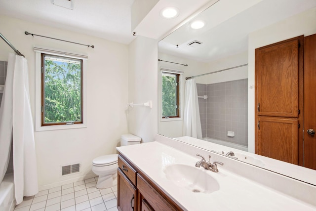 12005 27th Ave N, Plymouth, MN 55441 - full bath featuring healthy amount of natural light, shower / bath combination with curtain, tile patterned flooring, and recessed lighting