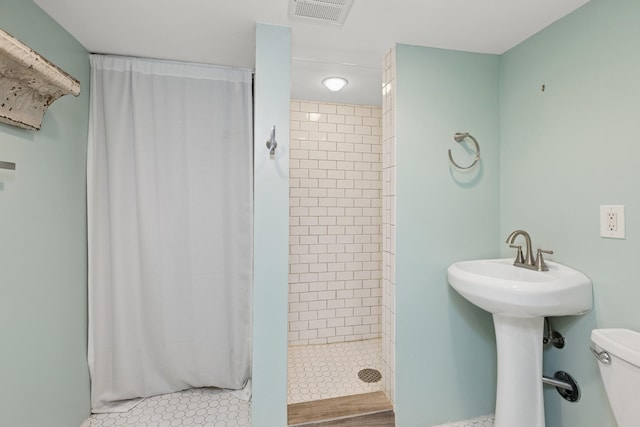 4150 Beard Ave N, Robbinsdale, MN 55422 - bathroom featuring a shower stall and toilet