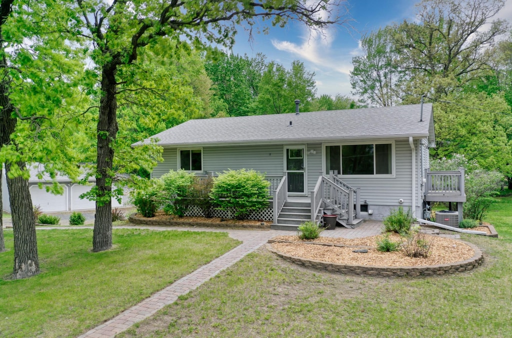 4320 Viking Ln, Wyoming, MN 55092 - ranch-style home with central AC, a front yard, and a wooden deck