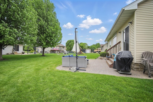 view of grassy yard with a patio area, a residential view, and outdoor lounge area