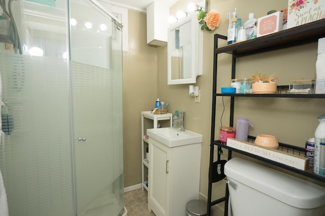 2417 S Ave E, North Saint Paul, MN 55109 - full bath featuring toilet, a shower stall, tile patterned flooring, vanity, and baseboards