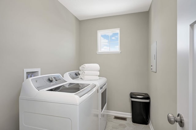 819 Roselyn Dr, Victoria, MN 55386 - laundry area featuring washing machine and clothes dryer and baseboards