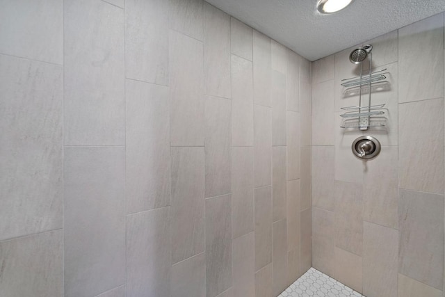 1460 36th St, Minneapolis, MN 55408 - full bathroom featuring a tile shower