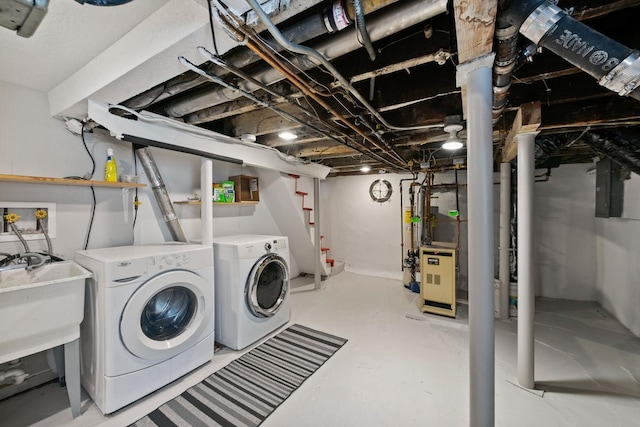1460 36th St, Minneapolis, MN 55408 - clothes washing area with independent washer and dryer